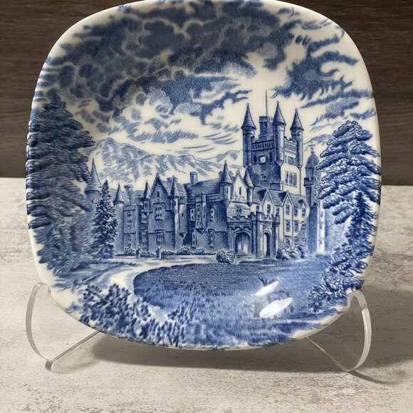 Wedgwood Royal Homes Britain Balmoral Castle Porcelain Blue Square Plate 5.25" - Picture 1 of 6